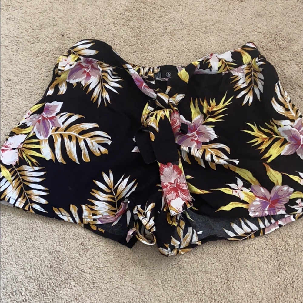 Volcom Hawaiian shorts